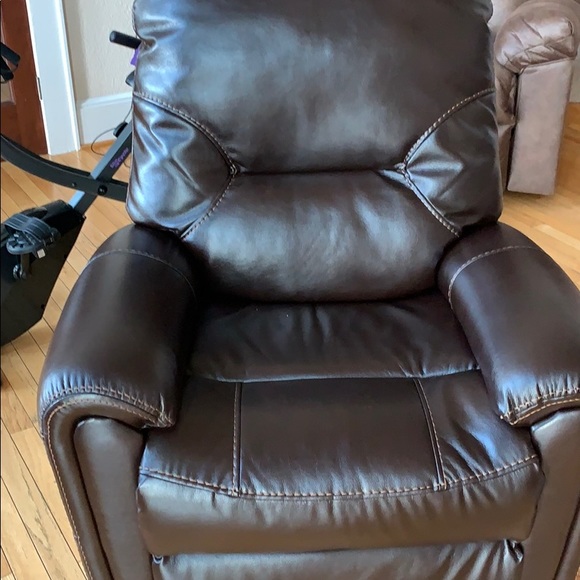 Recliner brown new $250.00 - Picture 1 of 1